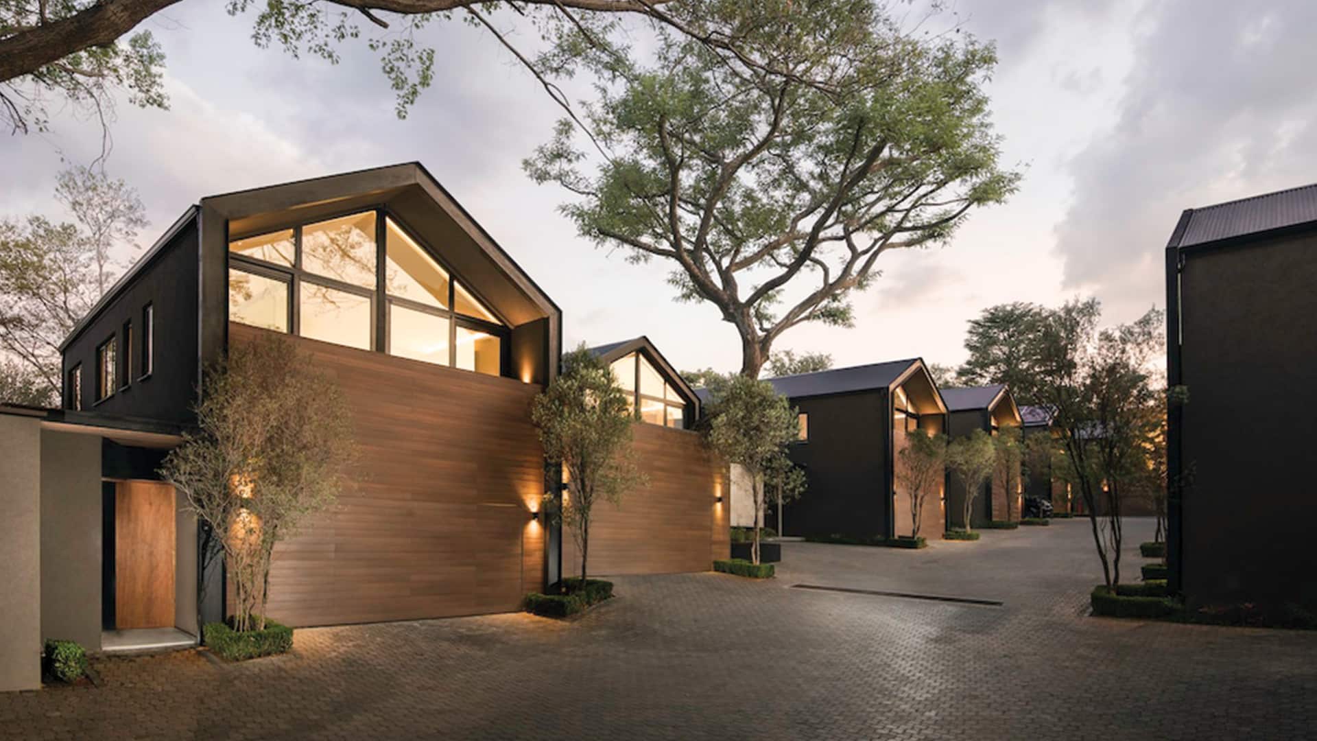 http://38-Morsim-House-Entrance-Night