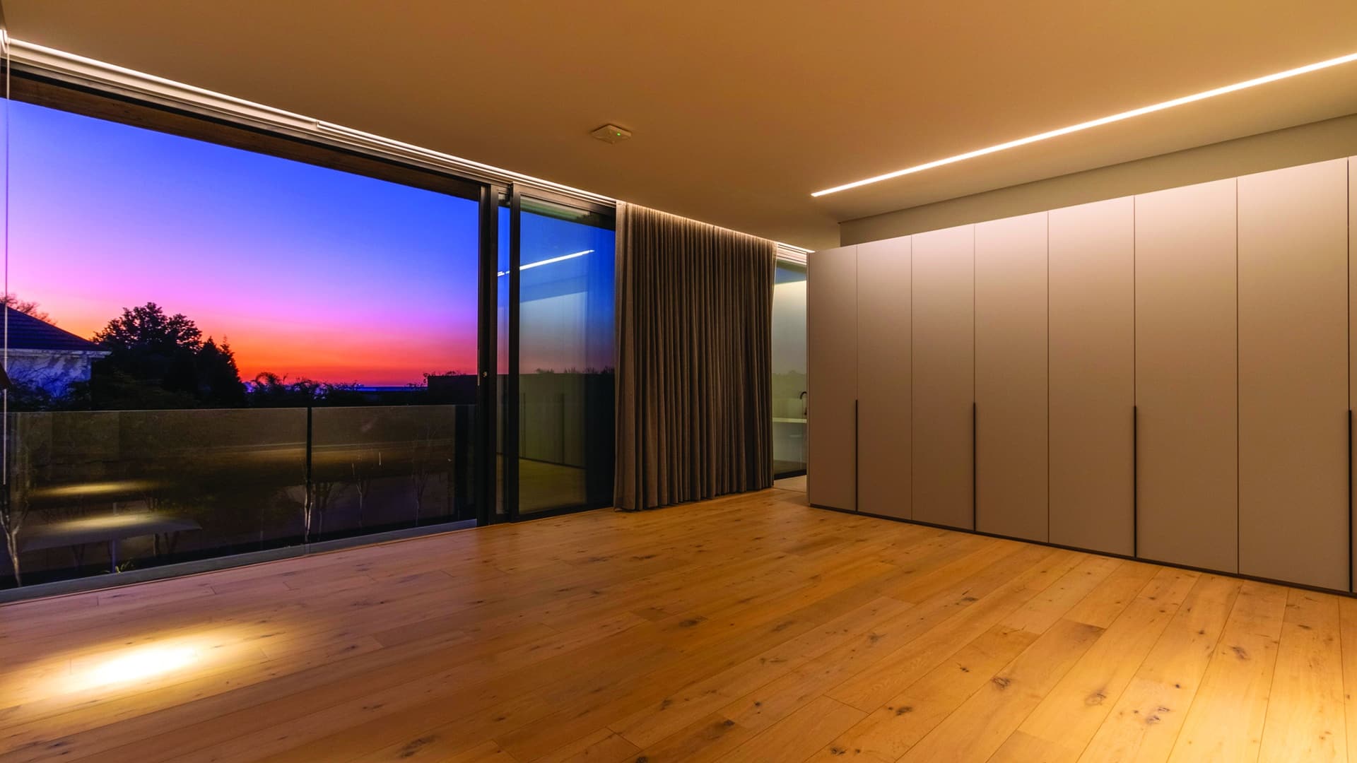 http://49B%20First%20Road%20Bedroom%20Cupboard