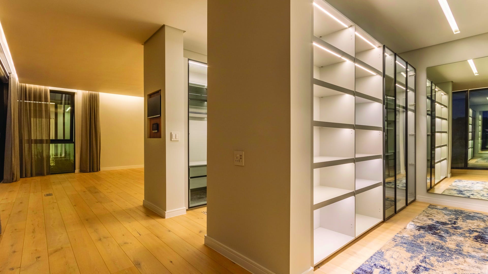 http://49B%20First%20Road%20Walkin%20Cupboard%20and%20Room