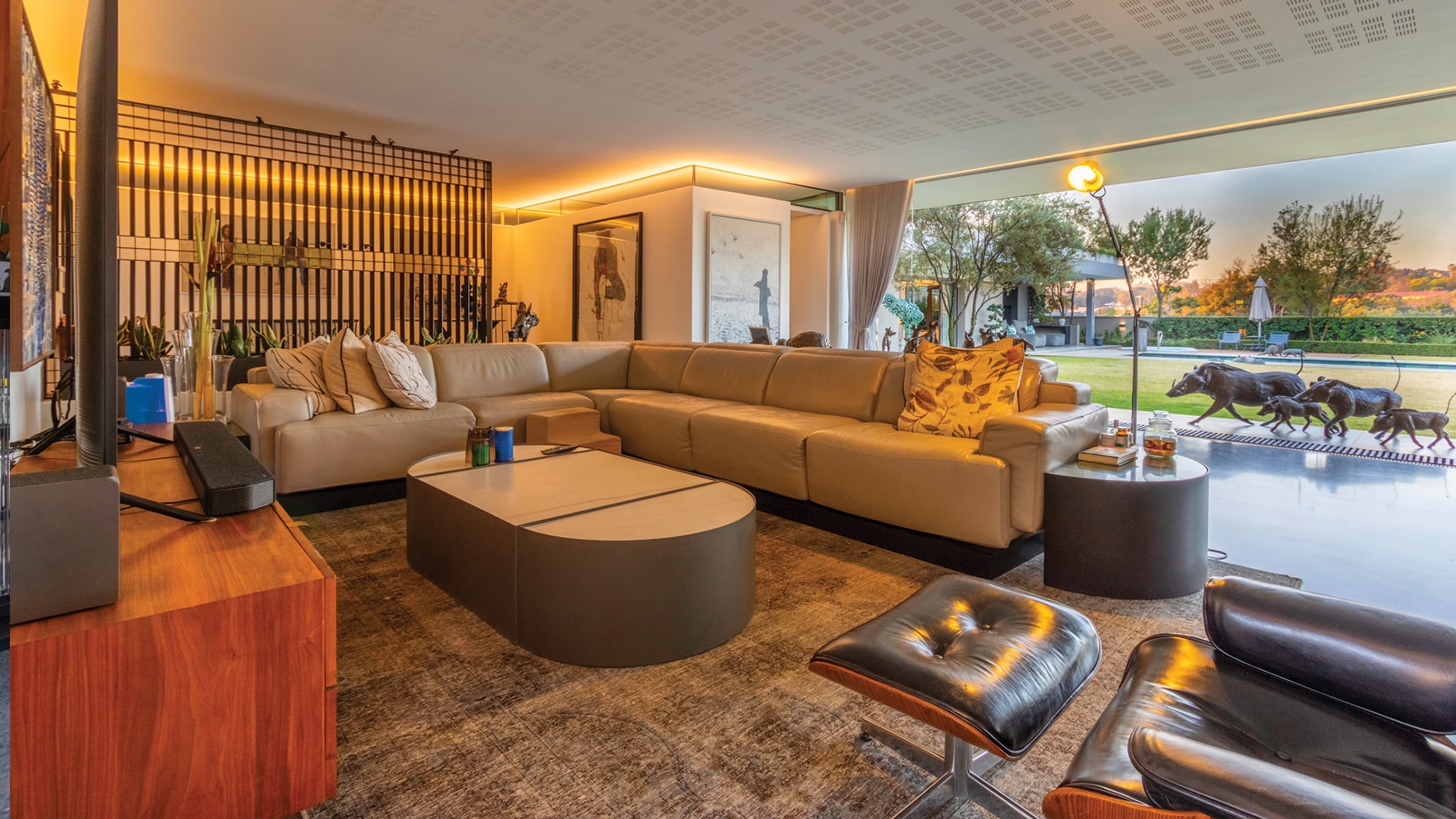 http://51A-First-Road-Lounge-2
